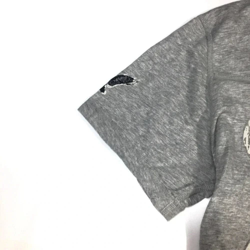 American Eagle Outfitters lettering excellent